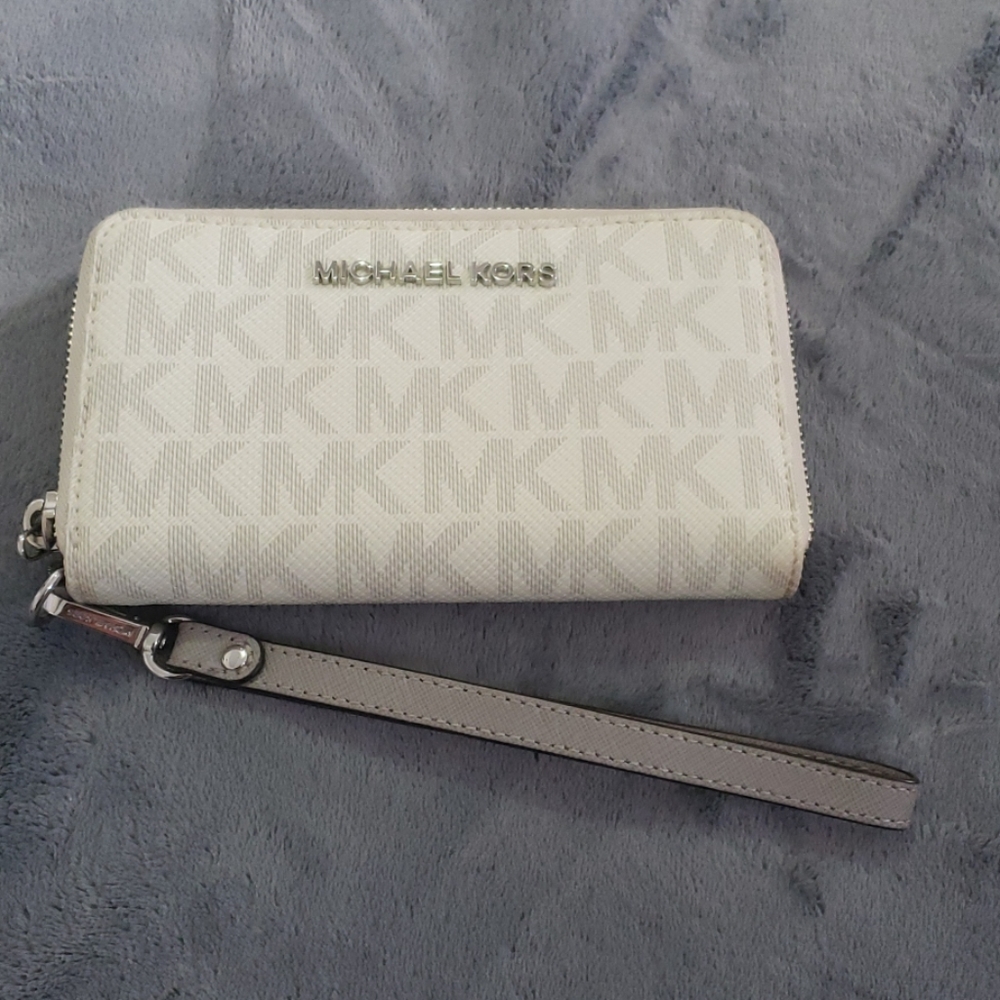 Michael kors zip around wallet